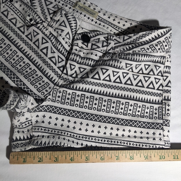 YMI Be True To You 7 Lowrise Bootie Short Black White Aztec Cross Heart Printed - Picture 7 of 11